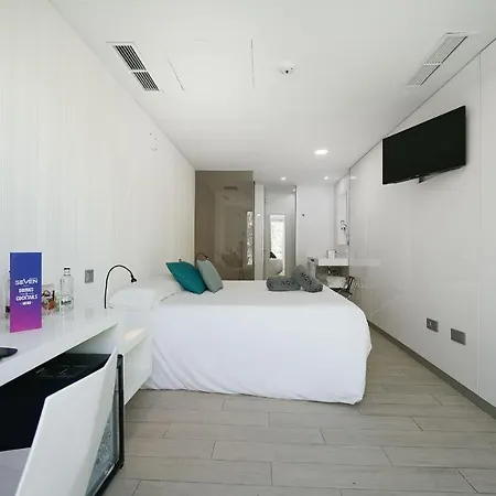 Hotel Seven & Wellness - Gay Men Only 4*