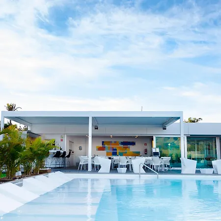 Seven & Wellness - Gay Men Only Hotel 4*