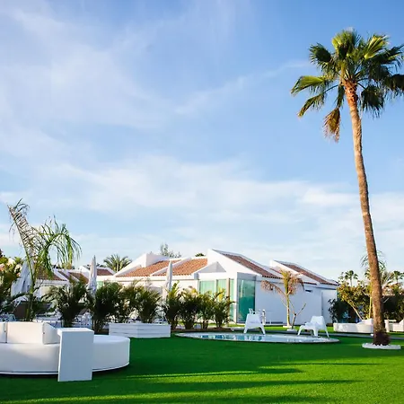 Seven & Wellness - Gay Men Only Hotel