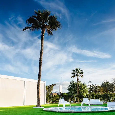 Seven & Wellness - Gay Men Only Hotel 4*