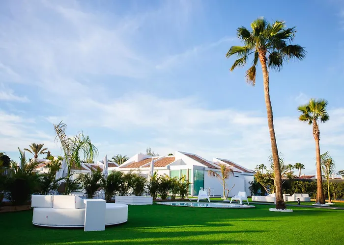 Seven & Wellness - Gay Men Only Hotel