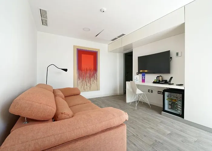 Hotel Seven & Wellness - Gay Men Only 4*