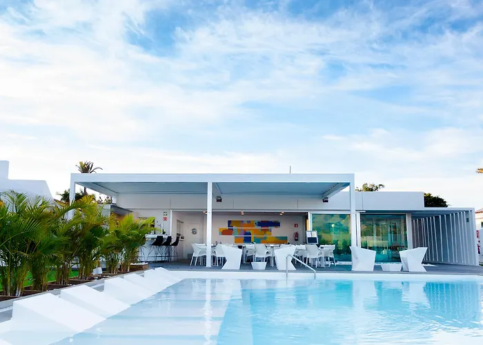 Seven & Wellness - Gay Men Only Hotel 4*