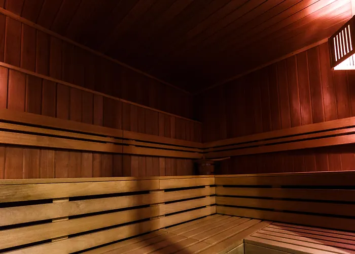 Seven & Wellness - Gay Men Only Hotel