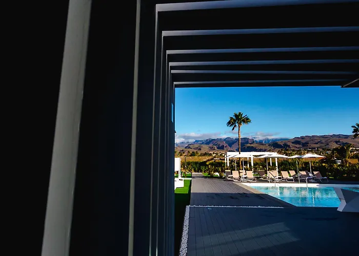 Seven & Wellness - Gay Men Only Hotel 4*