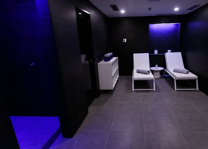 Seven & Wellness - Gay Men Only Hotel 4*