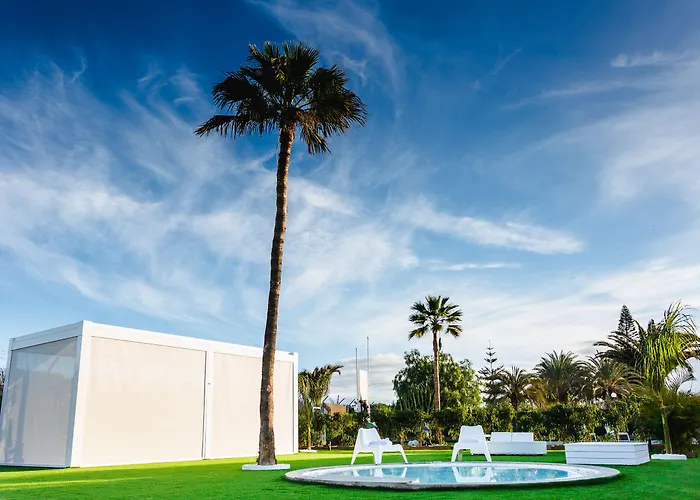 Seven & Wellness - Gay Men Only Hotel 4*