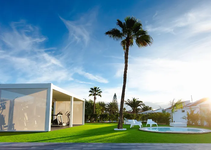 Seven & Wellness - Gay Men Only Hotel 4*