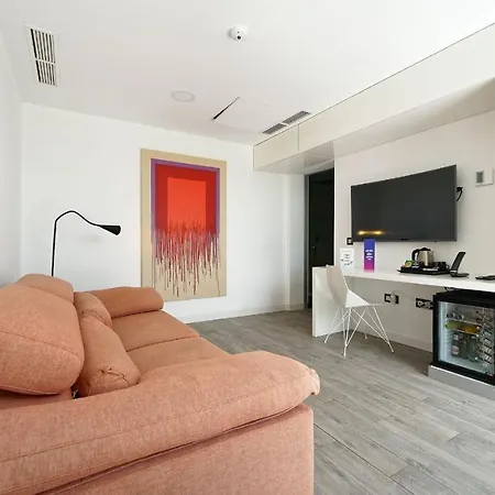 Hotel Seven & Wellness - Gay Men Only 4*