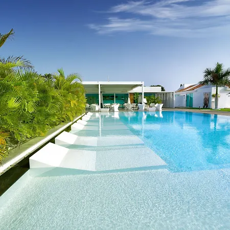 Seven & Wellness - Gay Men Only 호텔